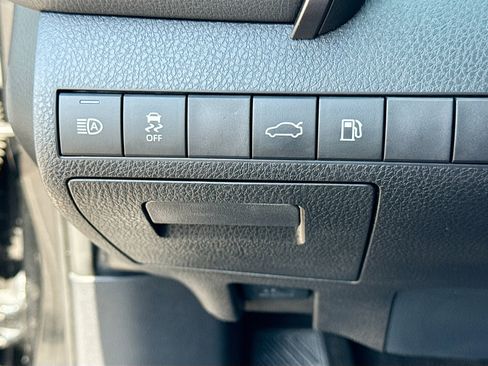 Used 2018 Toyota Camry XLE FWD image 34