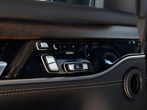 Used 2024 Jeep Grand Wagoneer L 4WD image 40