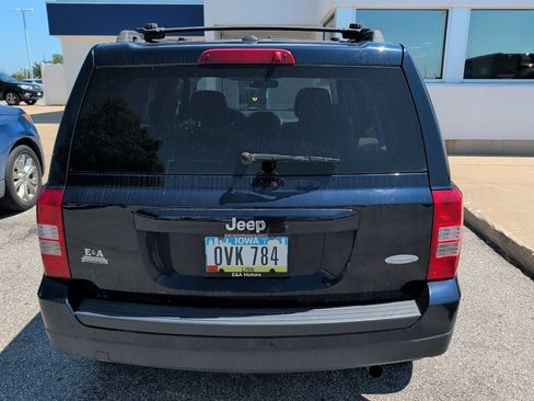 Used 2014 Jeep Patriot Latitude w/ Sun/Sound Group FWD image 5