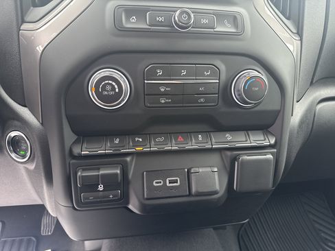 Used 2026 Chevrolet Silverado 2500 Custom w/ Custom Value Package image 29