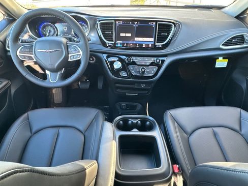 New 2026 Chrysler Pacifica Select FWD image 19