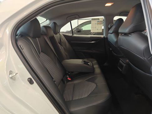 Used 2024 Toyota Camry SE FWD image 14