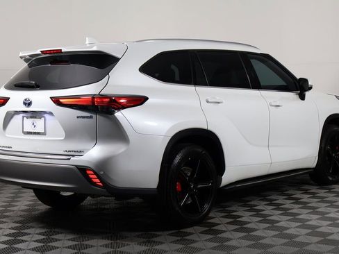 Used 2022 Toyota Highlander Platinum image 4