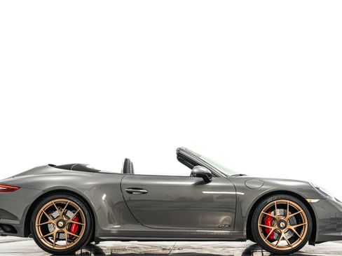 Used 2019 Porsche 911 Cabriolet image 2