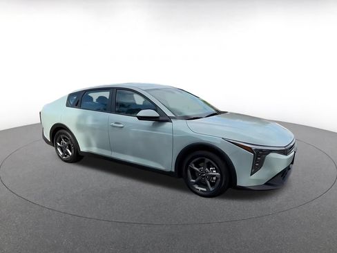 Used 2025 Kia K4 FWD image 2