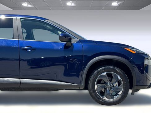 Used 2025 Nissan Rogue SV AWD/4WD image 34
