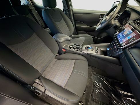Used 2025 Nissan Leaf S FWD image 15