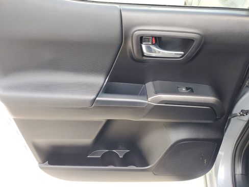 Used 2021 Toyota Tacoma TRD Off-Road image 13