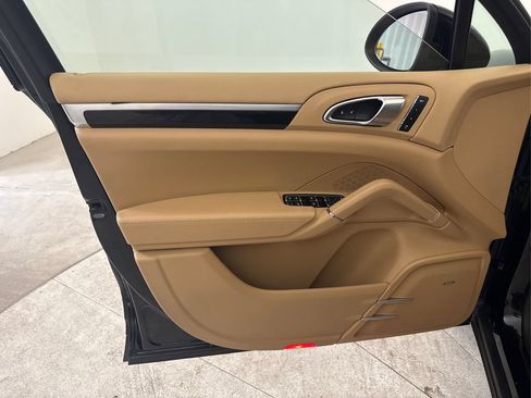 Used 2014 Porsche Cayenne AWD/4WD image 36