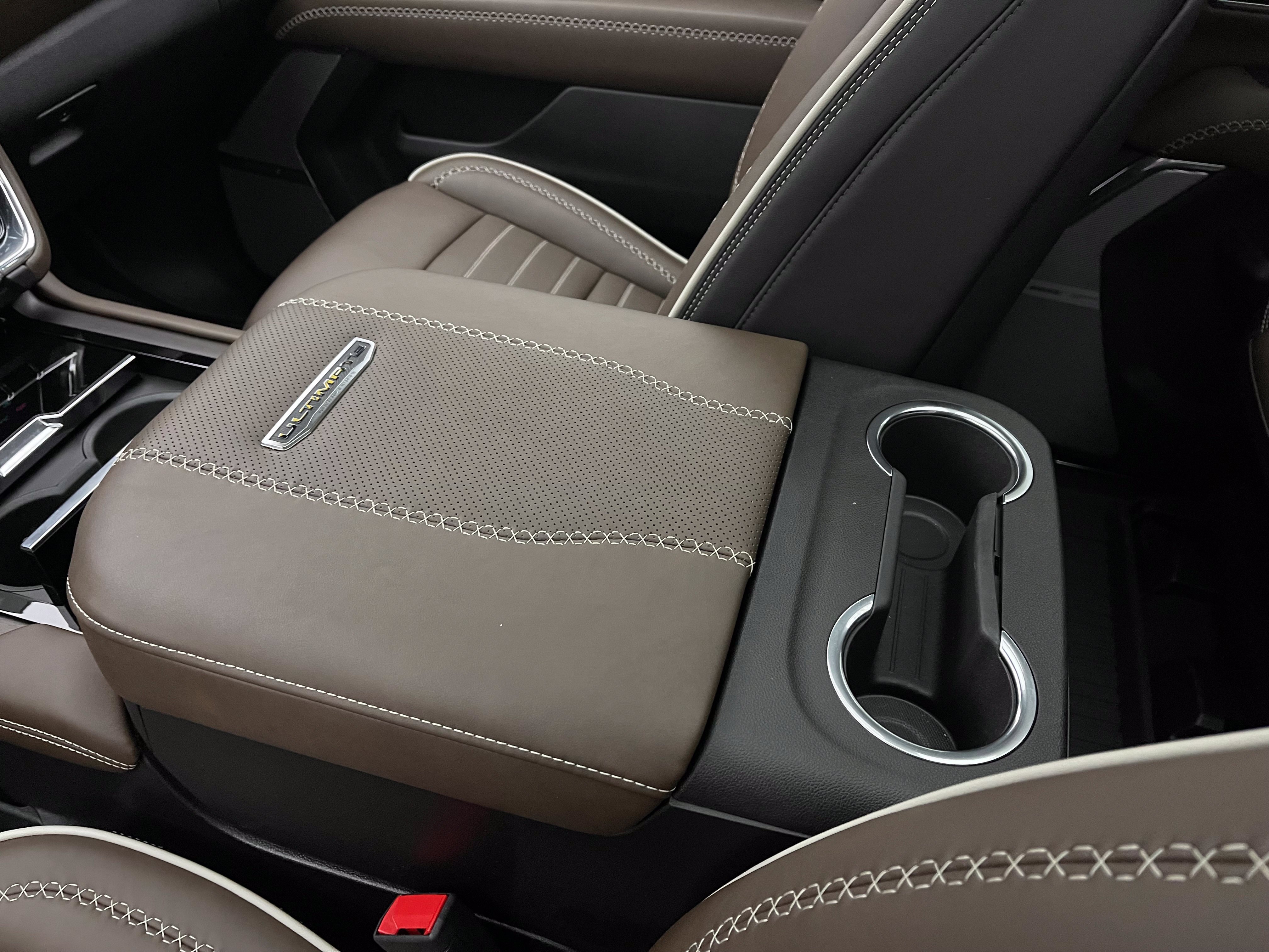 Used 2026 GMC Yukon Denali Ultimate w/ LPO, Floor Liner Package AWD/4WD image 37