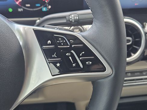 Used 2026 Mercedes-Benz GLB 250 image 29