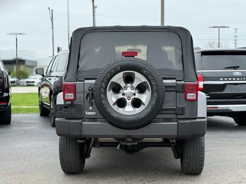 Used 2016 Jeep Wrangler Sahara w/ Connectivity Group AWD/4WD image 34