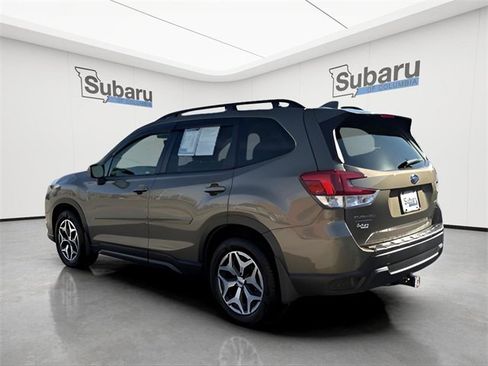 Used 2022 Subaru Forester Premium image 5