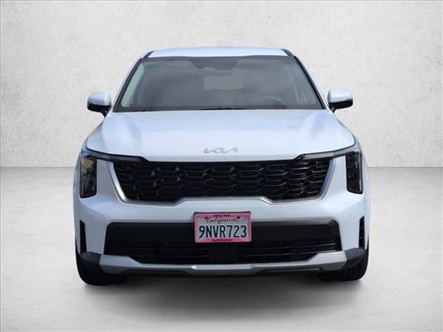 Used 2025 Kia Sorento LX FWD image 2