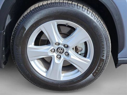 Used 2020 Toyota Highlander LE image 22