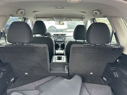 Used 2017 Nissan Rogue SV w/ SV Premium Package image 19