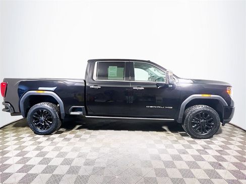 Used 2022 GMC Sierra 3500 Denali w/ Denali Black Diamond Edition image 10
