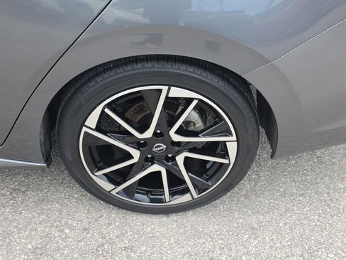 Used 2025 Nissan Sentra SR FWD image 25