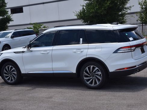New 2026 Lincoln Aviator AWD image 10