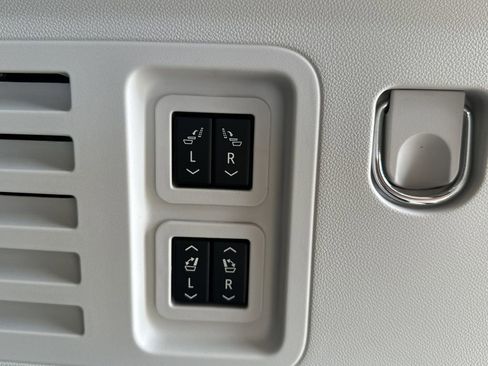 Certified 2024 GMC Acadia Denali w/ Super Cruise Package image 40