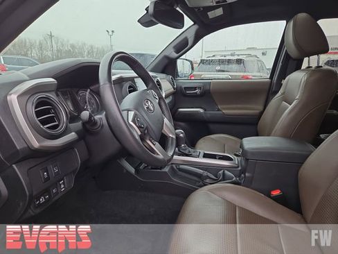 Used 2023 Toyota Tacoma Limited image 22