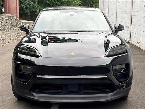 Certified 2024 Porsche Macan 4 Electric image 8