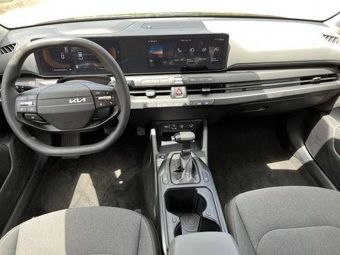 Used 2025 Kia K4 LXS FWD image 17