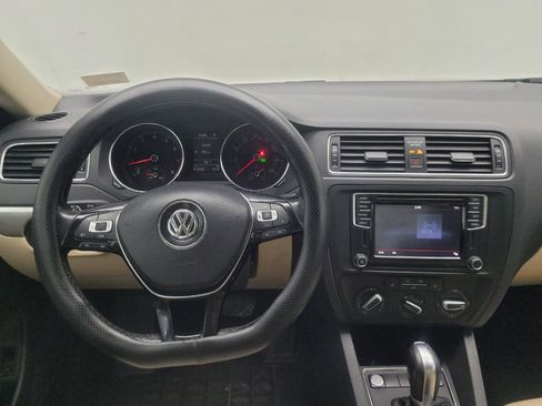 Used 2017 Volkswagen Jetta SE FWD image 22