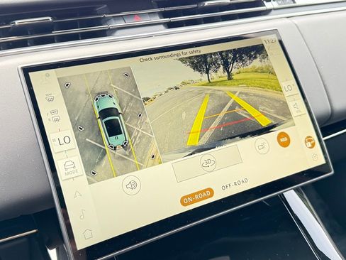 New 2025 Land Rover Range Rover Sport Dynamic SE image 18
