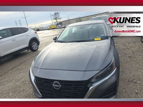 Used 2024 Nissan Altima 2.5 SV image 4