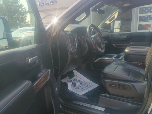 Used 2021 Chevrolet Silverado 2500 High Country w/ Technology Package AWD/4WD image 12