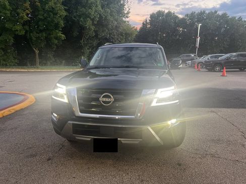 Used 2021 Nissan Armada SL w/ Captain's Chairs Package AWD/4WD image 2