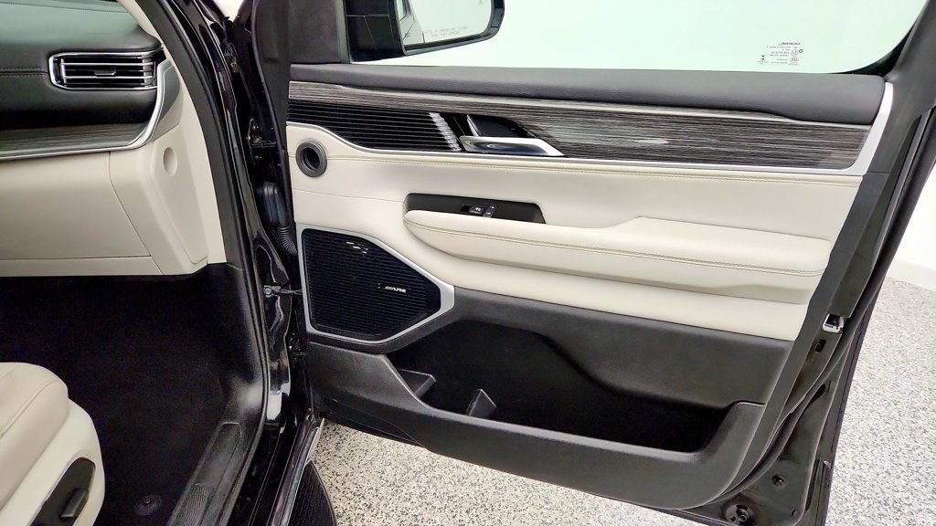 Used 2022 Jeep Wagoneer Series II AWD/4WD image 26