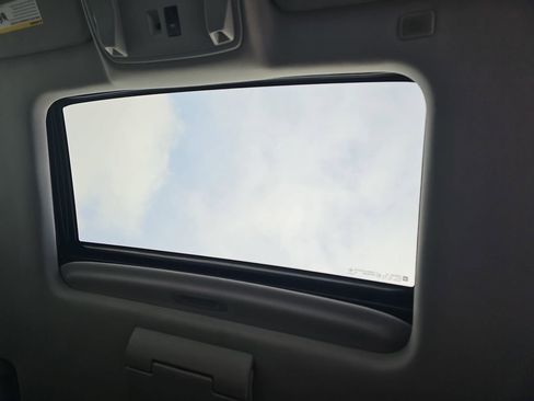 Used 2018 Cadillac Escalade ESV Premium Luxury image 32