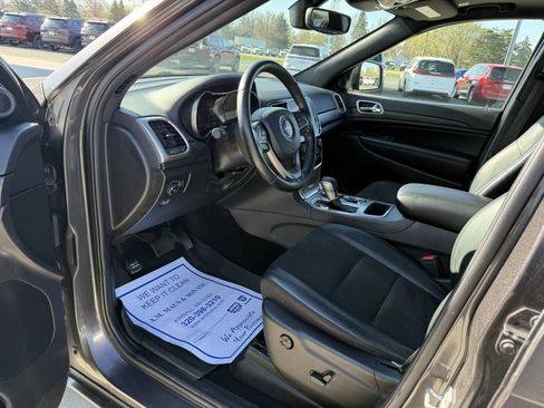 Used 2020 Jeep Grand Cherokee Altitude AWD/4WD image 10