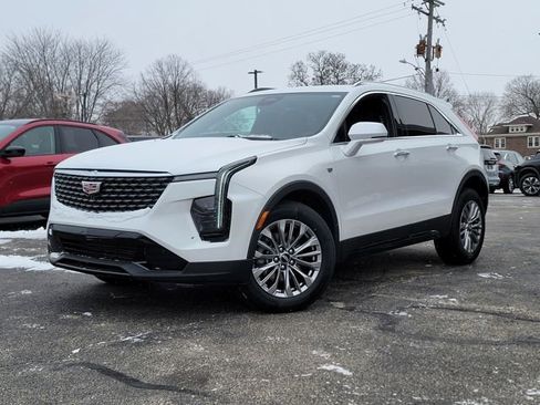 Used 2024 Cadillac XT4 Premium Luxury image 3