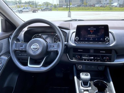 Used 2023 Nissan Rogue SV AWD/4WD image 14