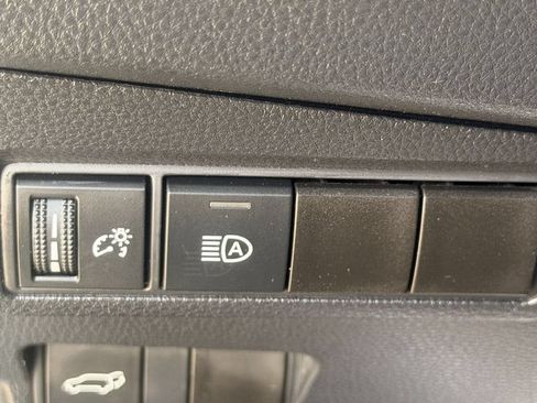 Used 2025 Toyota Corolla Cross XLE w/ Convenience Package FWD image 23