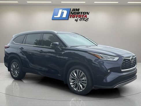 New 2026 Toyota Highlander Platinum AWD/4WD image 3