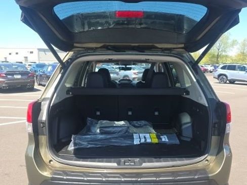 Used 2023 Subaru Forester Touring image 6