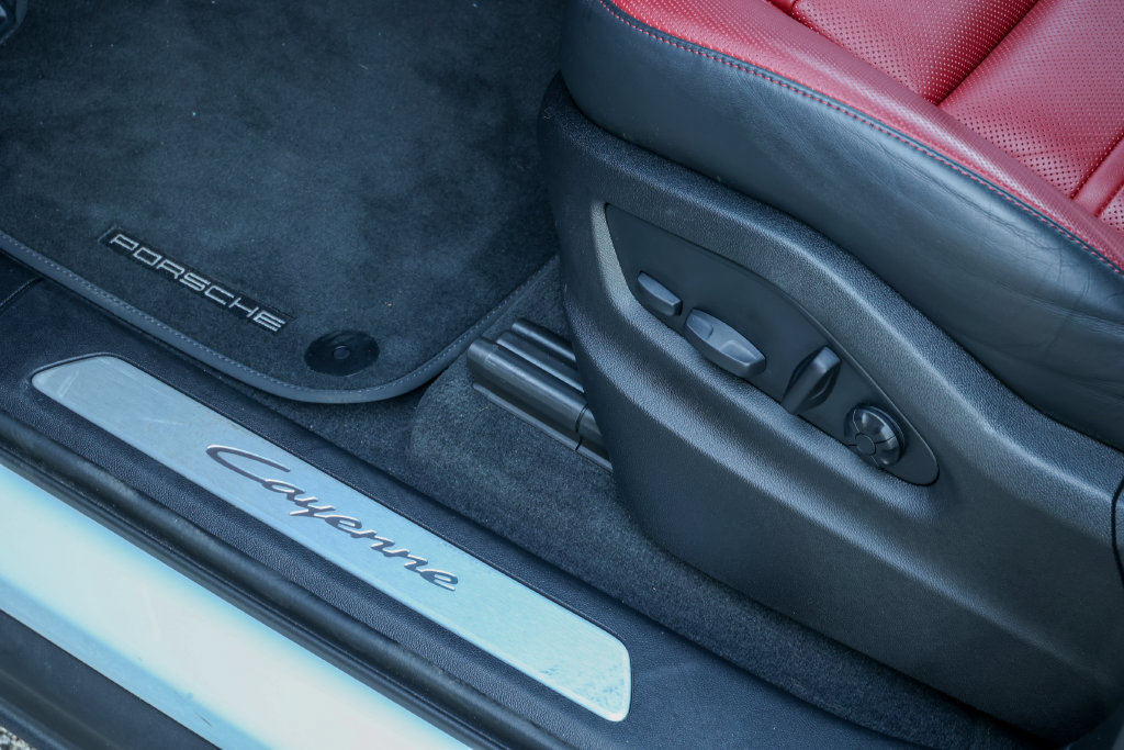 Certified 2026 Porsche Cayenne Coupe AWD/4WD image 38