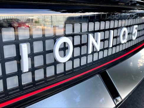 Certified 2025 Hyundai Ioniq 5 Limited RWD image 9