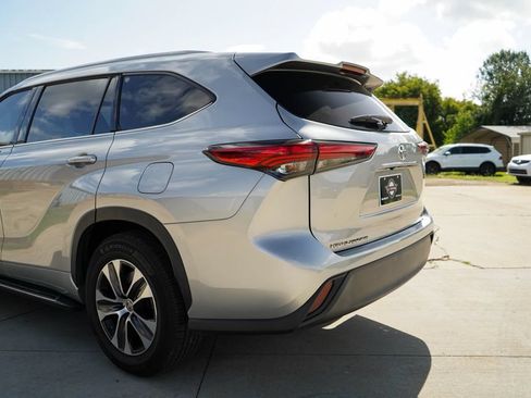 Used 2022 Toyota Highlander XLE FWD image 21