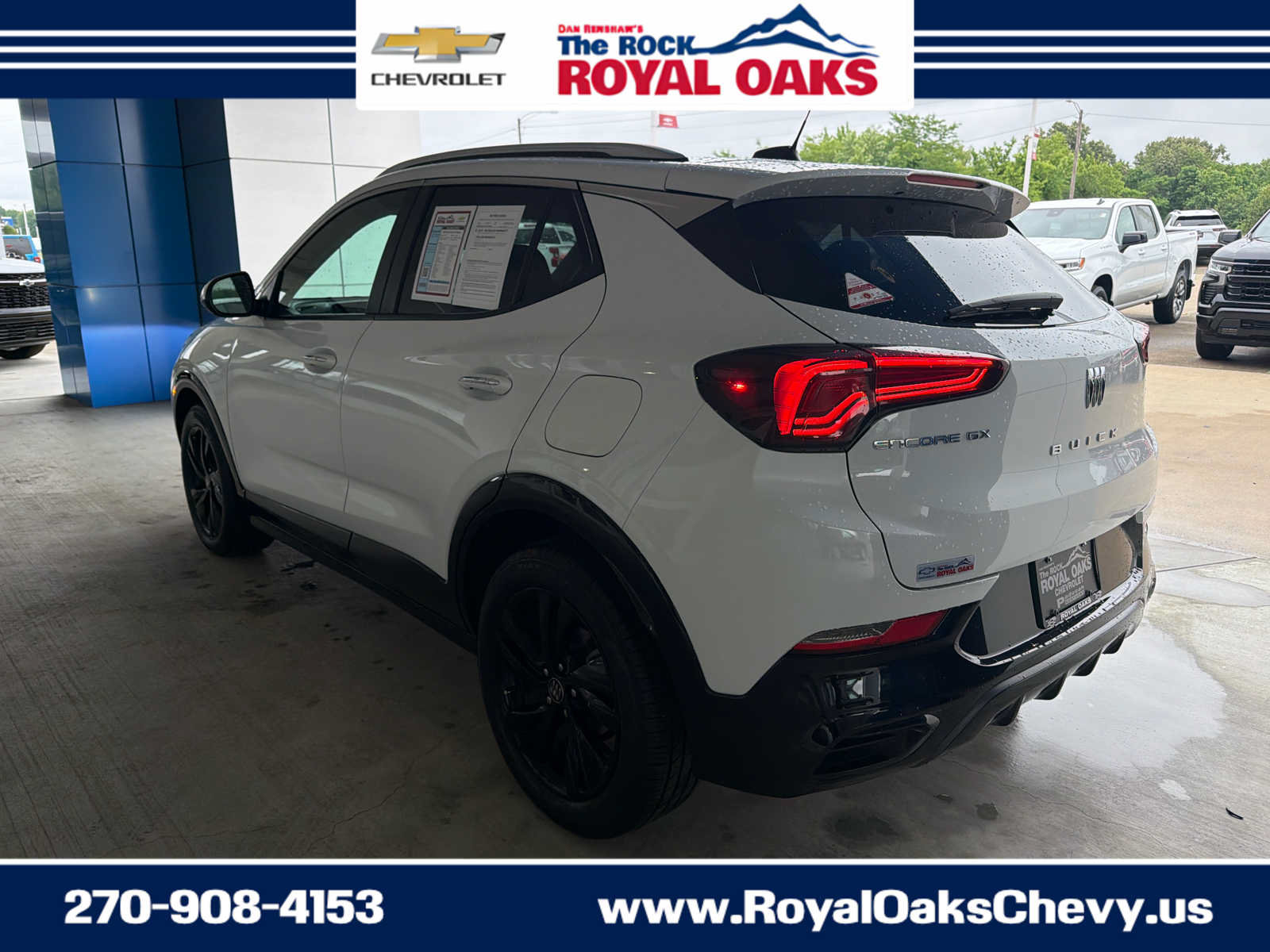 Used 2024 Buick Encore GX Sport Touring FWD image 3