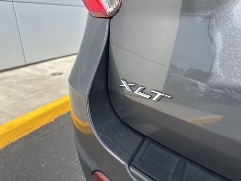 Used 2022 Ford Explorer XLT w/ Equipment Group 202A image 6