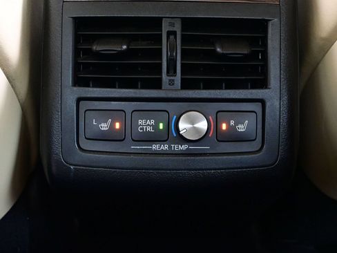 Used 2014 Toyota Avalon Limited w/ Technology Package FWD image 16