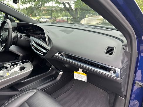 Used 2023 Cadillac Lyriq 2WD image 28