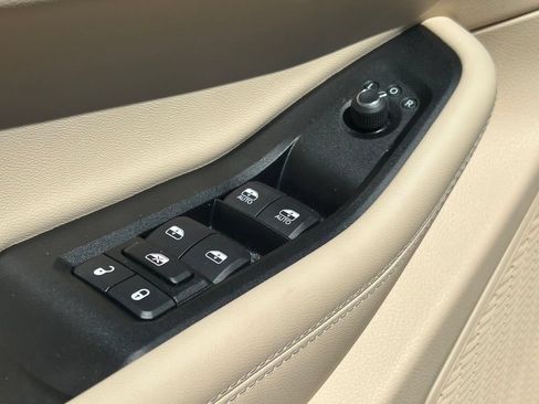 Used 2023 Jeep Grand Cherokee L Limited w/ Luxury Tech Group II AWD/4WD image 28