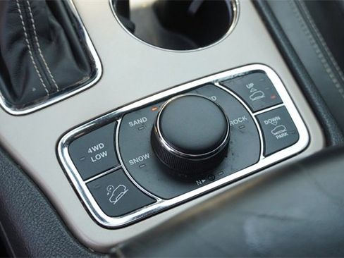 Used 2017 Jeep Grand Cherokee Overland image 26
