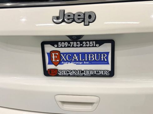 Used 2018 Jeep Compass Limited w/ Navigation Group AWD/4WD image 11